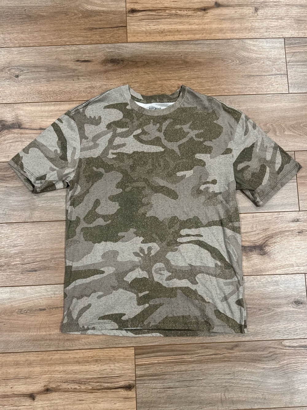 RED HEAD Army Camo Casual T-shirt |
Size Medium